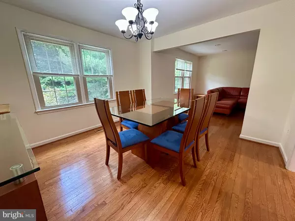 North Bethesda, MD 20852,5916 DORCHESTER WAY