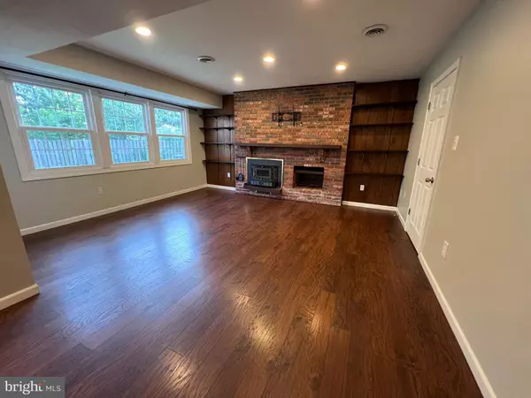 Springfield, VA 22153,8801 STRAUSE CT