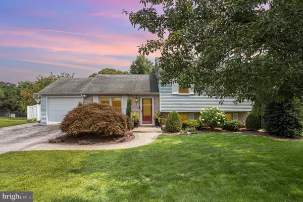 2945 EXETER DR S, York, PA 17403