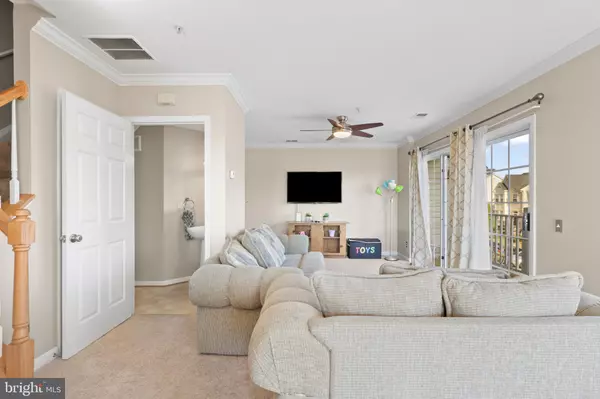 Lorton, VA 22079,8165 HALLEY CT #301