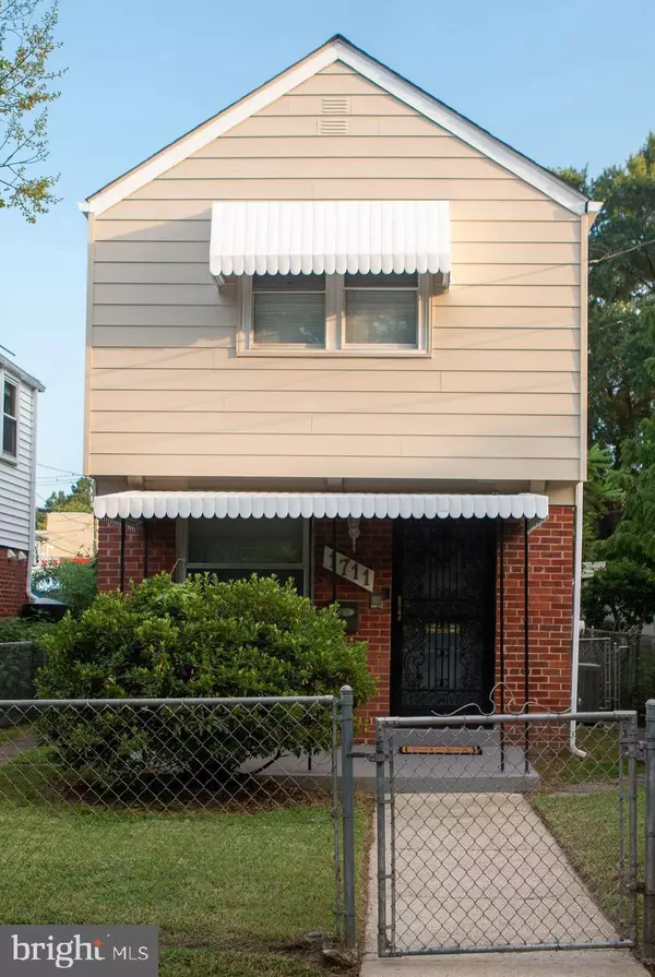 1711 NEWTON ST NE, Washington, DC 20018