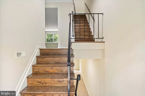 Owings Mills, MD 21117,12 ENGLEFIELD SQ