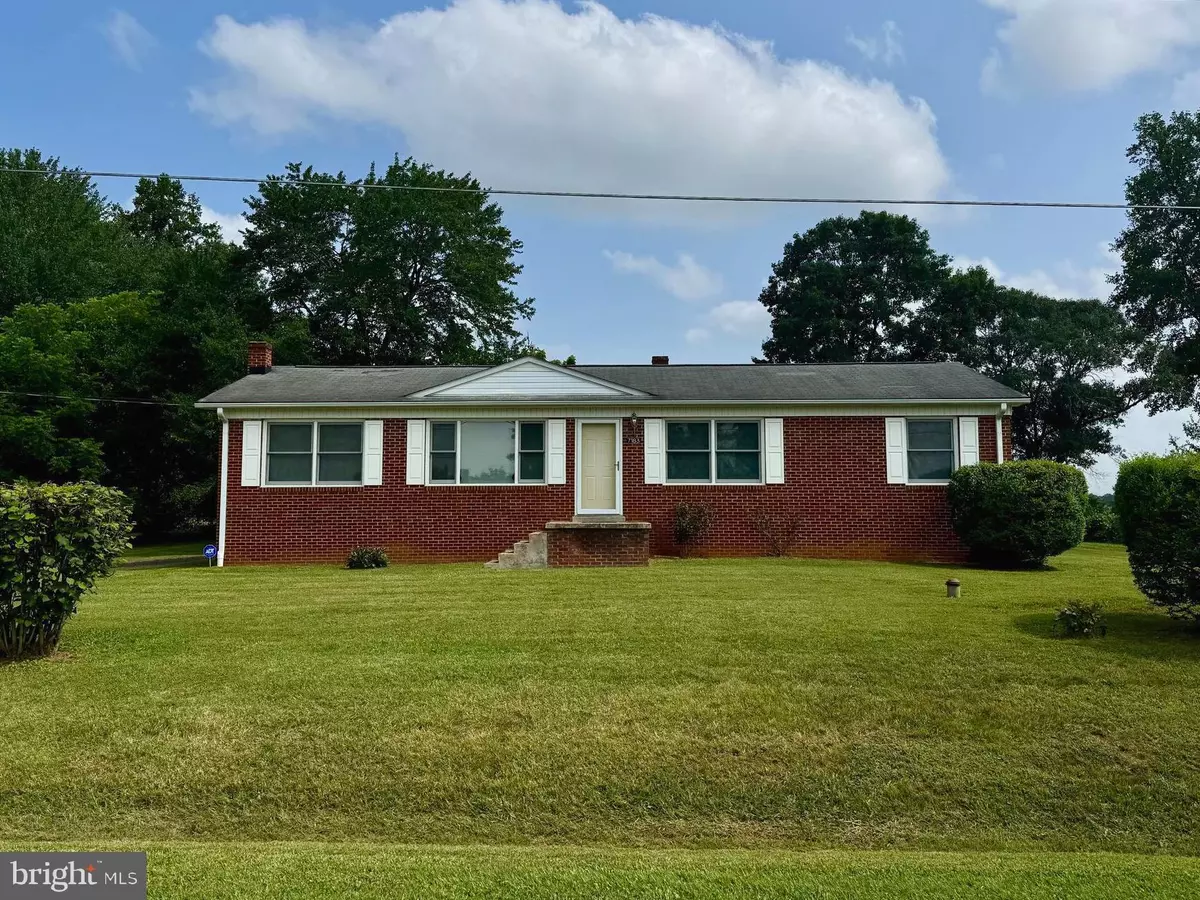 Reva, VA 22735,7183 OAK DR