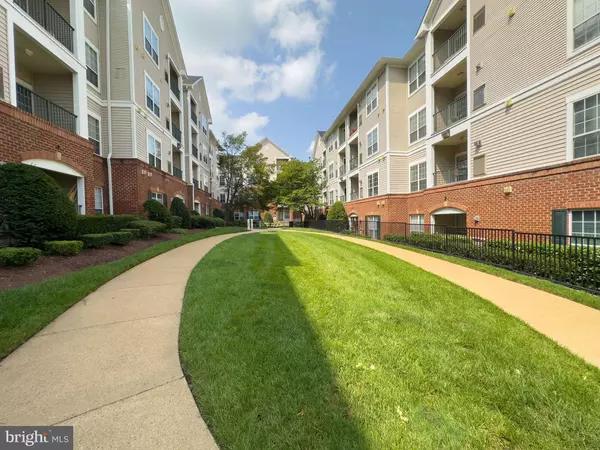 Alexandria, VA 22304,4854 EISENHOWER AVE #248
