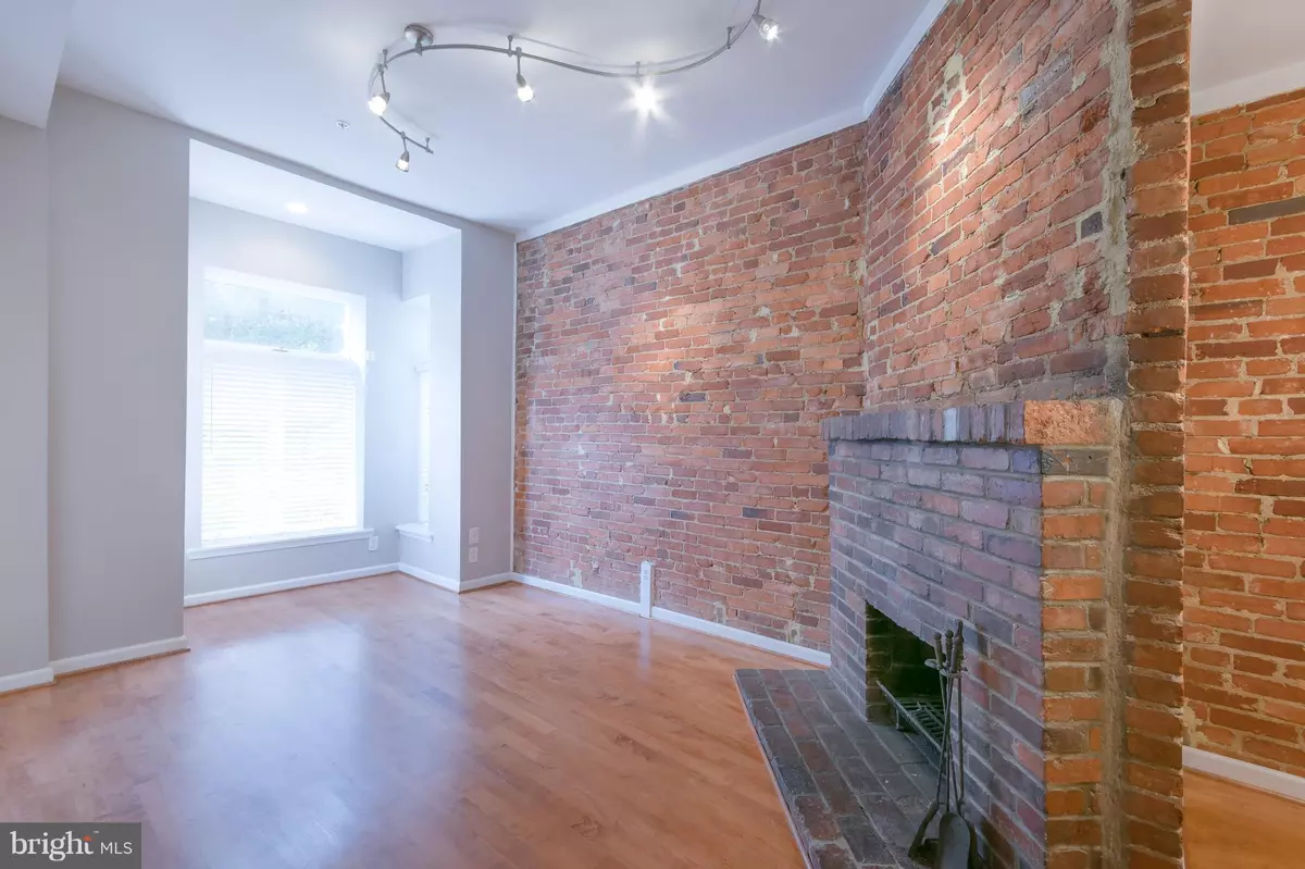 Washington, DC 20010,1352 KENYON ST NW #2