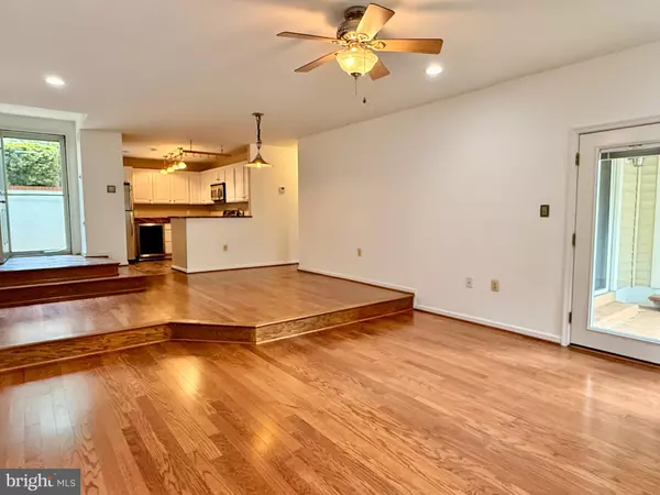 Falls Church, VA 22042,2930 YARLING CT #2930