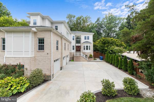 7908 HOLMES RUN DR, Falls Church, VA 22042