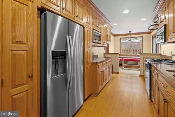Pennington, NJ 08534,7 LANING AVE