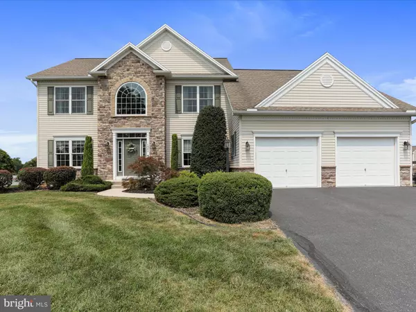 121 CREEKWOOD DR, Greencastle, PA 17225