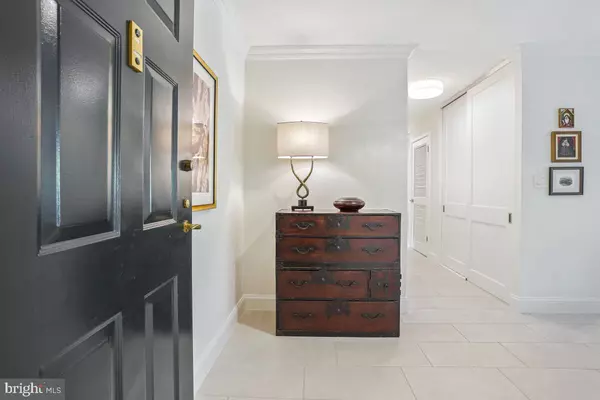 Alexandria, VA 22303,5903 MOUNT EAGLE DR #308