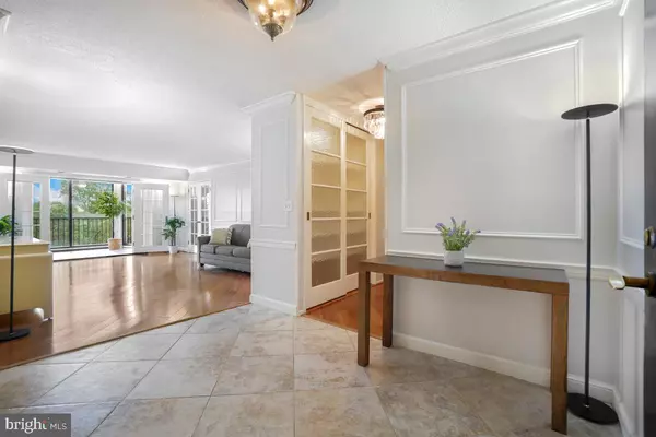 5903 MOUNT EAGLE DR #718, Alexandria, VA 22303