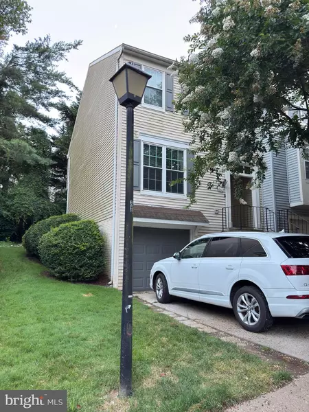 5842 WYE OAK COMMONS CT #21, Burke, VA 22015