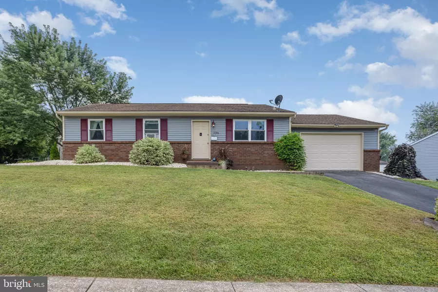 3756 FOX CHASE DR, Dover, PA 17315