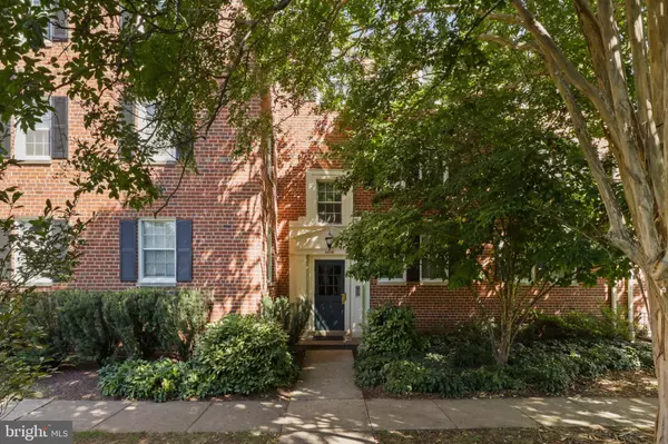 6610 E WAKEFIELD DR #B2, Alexandria, VA 22307