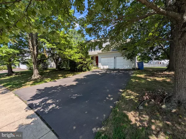 2622 WOODSVIEW DR, Bensalem, PA 19020