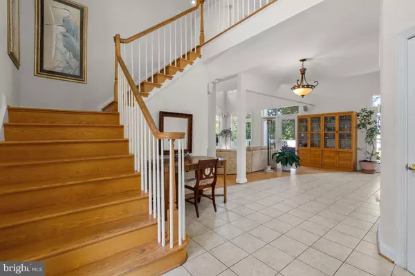 Arnold, MD 21012,921 LAKE DR