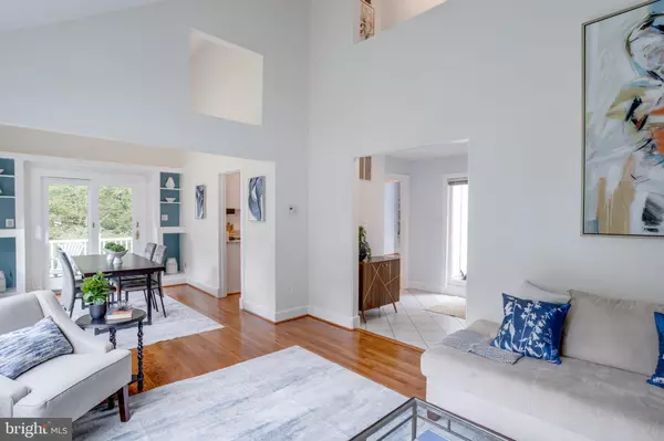 Burke, VA 22015,5502 SADDLEBROOK CT