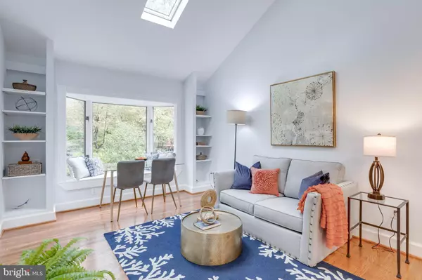 Burke, VA 22015,5502 SADDLEBROOK CT