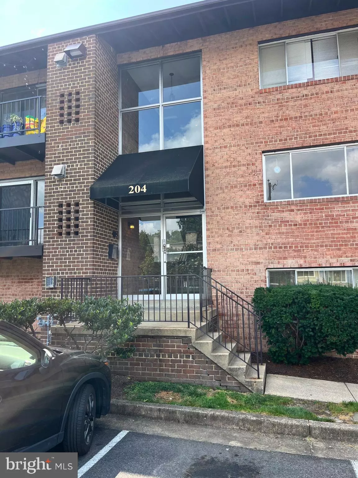 Alexandria, VA 22301,204 E MASON AVE #201