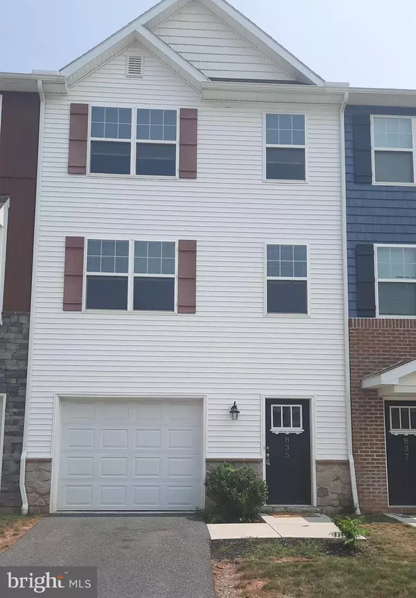 835 ADMIRALS QUAY DR, Mechanicsburg, PA 17050