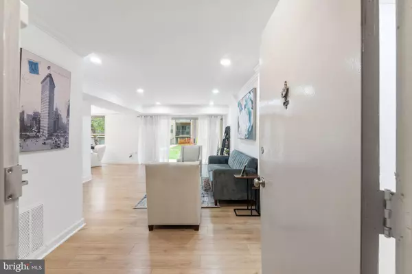 Alexandria, VA 22304,1 CANTERBURY SQ #101