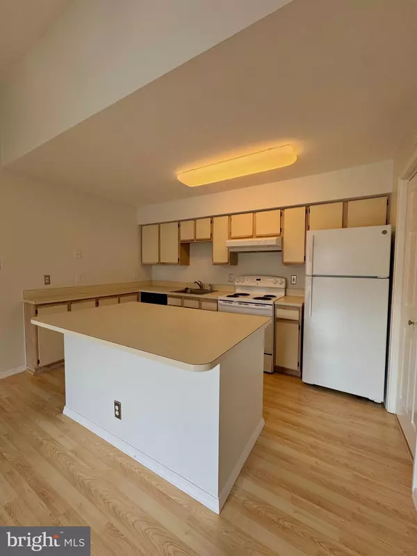 Alexandria, VA 22302,3306 WYNDHAM CIR #326