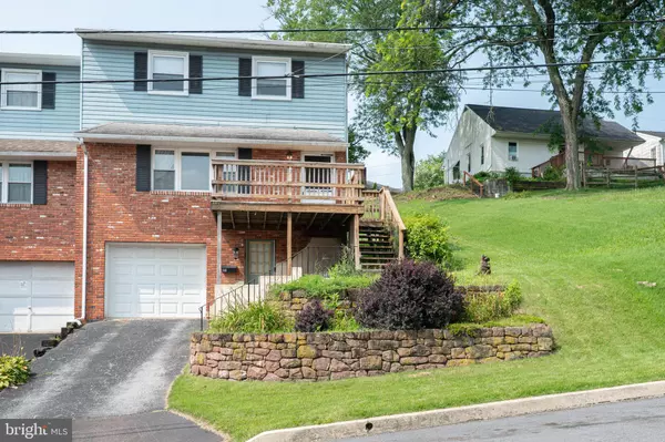 16 APPLE ST, Boyertown, PA 19512