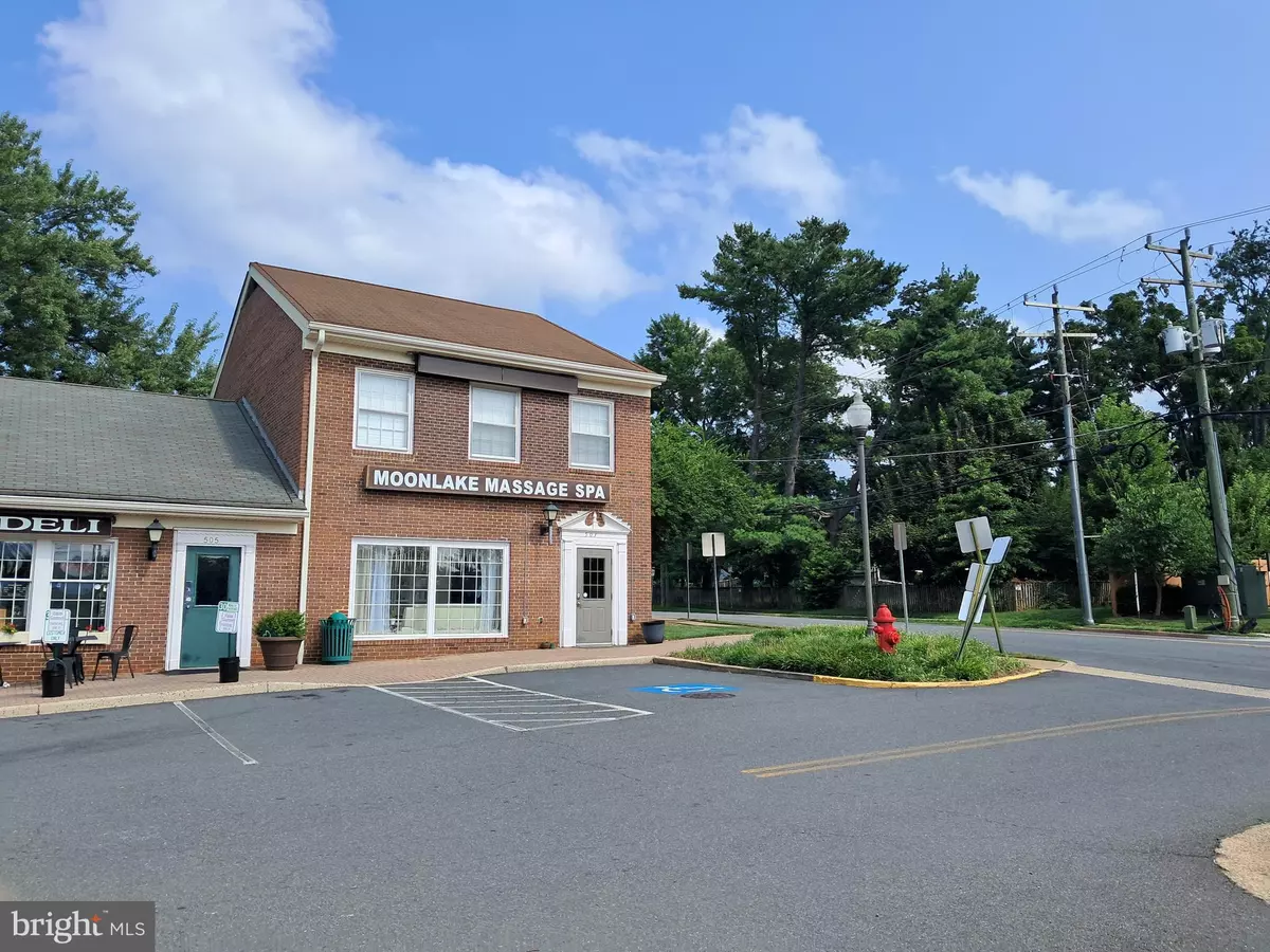 Vienna, VA 22180,503 MAPLE AVE W