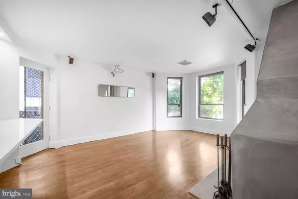 Washington, DC 20009,2038 18TH ST NW #201