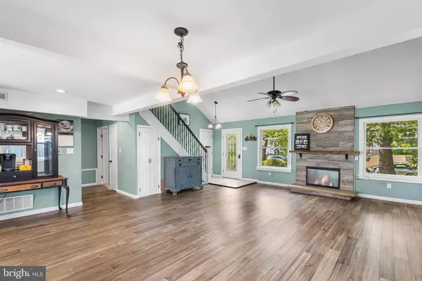 Marlton, NJ 08053,18 HOLMES LN