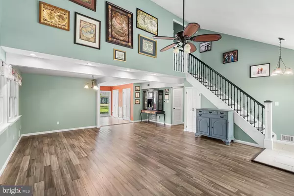 Marlton, NJ 08053,18 HOLMES LN