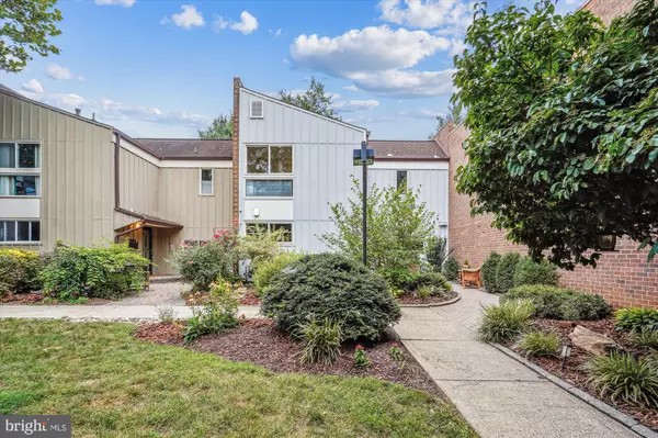 11579 LINKS DR, Reston, VA 20190
