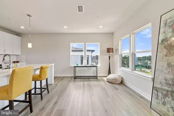 Herndon, VA 20171,12850 MOSAIC PARK WAY #2V