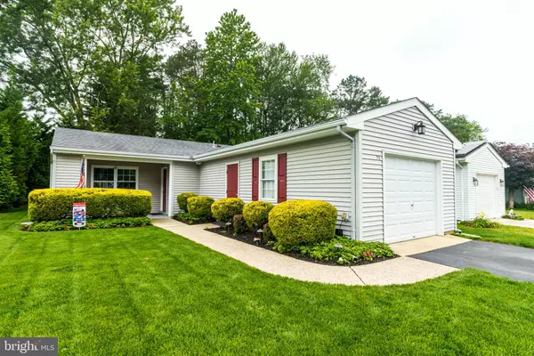 73 HUNTINGTON DR, Southampton, NJ 08088