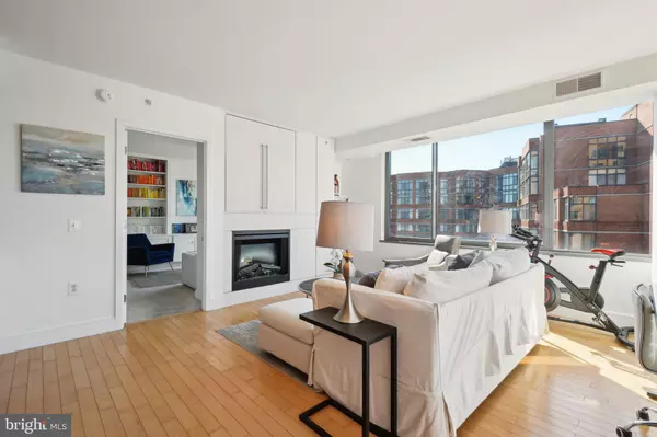 Arlington, VA 22201,2001 15TH ST N #1008