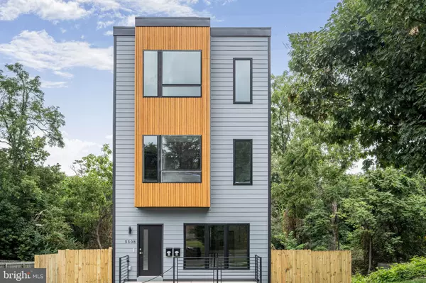 5508 CLAY PL NE, Washington, DC 20019