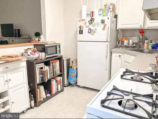 Philadelphia, PA 19106,327 PINE ST #1R