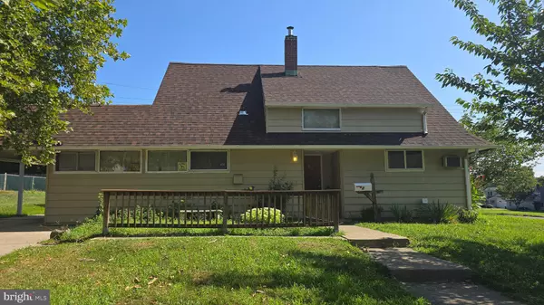 2 ASTER LN, Levittown, PA 19055
