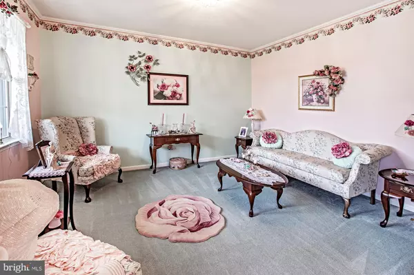 Pennsville, NJ 08070,7 MEGHAN'S WAY