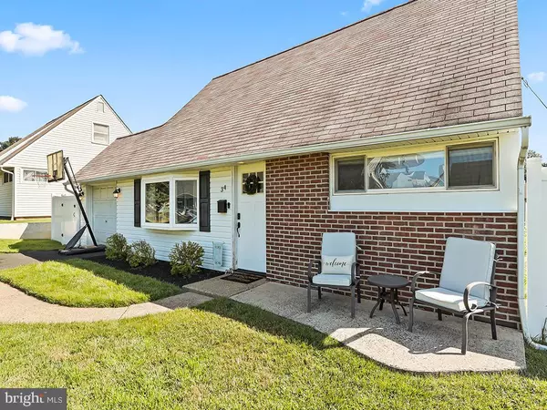 34 PARKSIDE CIR, Levittown, PA 19056
