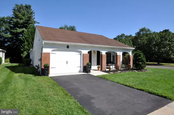 2 NEWBURY DR, Southampton, NJ 08088