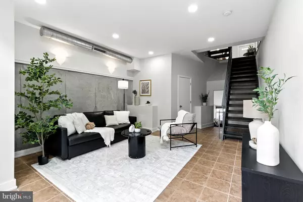 Philadelphia, PA 19130,713-00 SHIRLEY ST #A