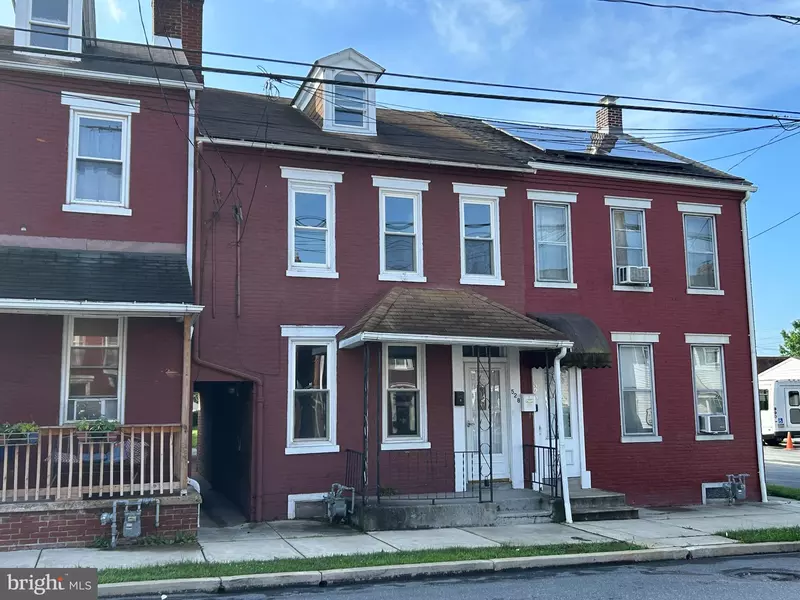 528 WALNUT ST, Columbia, PA 17512