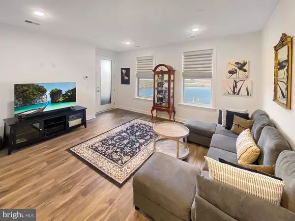 Chantilly, VA 20151,14344 YESLER AVE