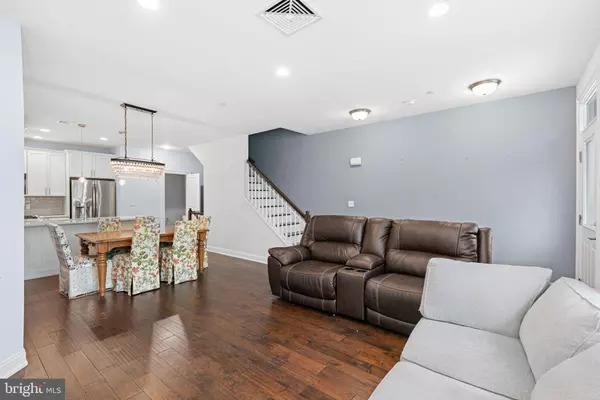 Conshohocken, PA 19428,353 W 7TH AVE