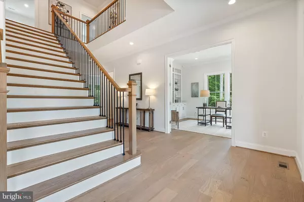 Vienna, VA 22182,1805 MCGUIRE CT