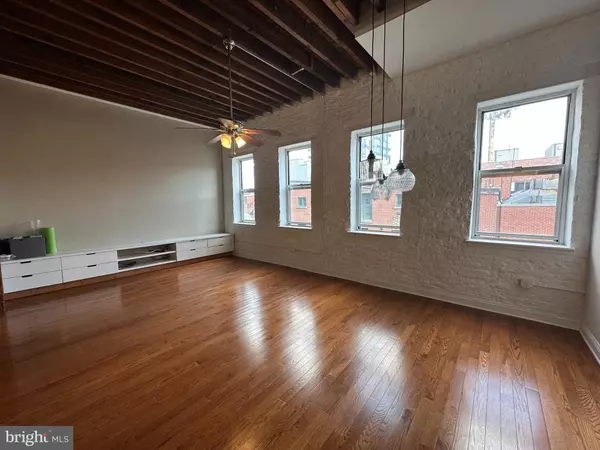 Philadelphia, PA 19106,141-45 N 2ND ST #3C