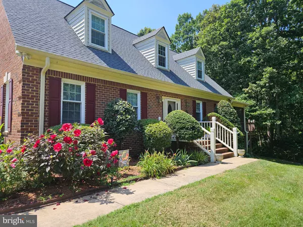 9916 ALTAMONT CIR, Fredericksburg, VA 22408