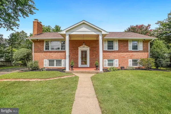 8823 PEABODY ST, Manassas, VA 20110
