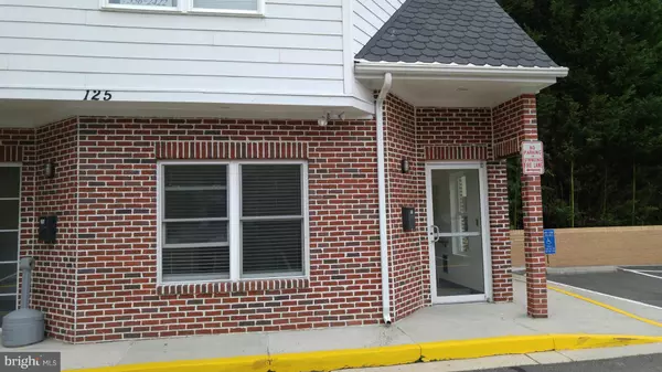 125 PLEASANT ST SW #B; UPSTAIRS, Vienna, VA 22180